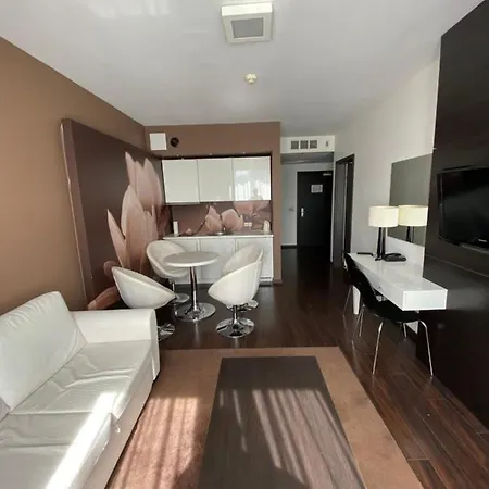 Prywatny Salon Z Aneksem Kuchennym I Sypialnia W Diva * 科沃布热格