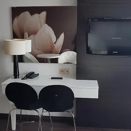 Prywatny Salon Z Aneksem Kuchennym I Sypialnia W Diva 코워브제크